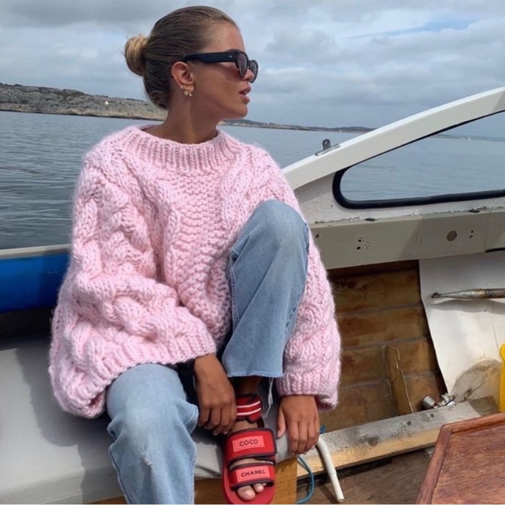 ISO I LOVE MR MITTENS T SLEEVE CREW
NECK CHUNKY PINK SWEATER